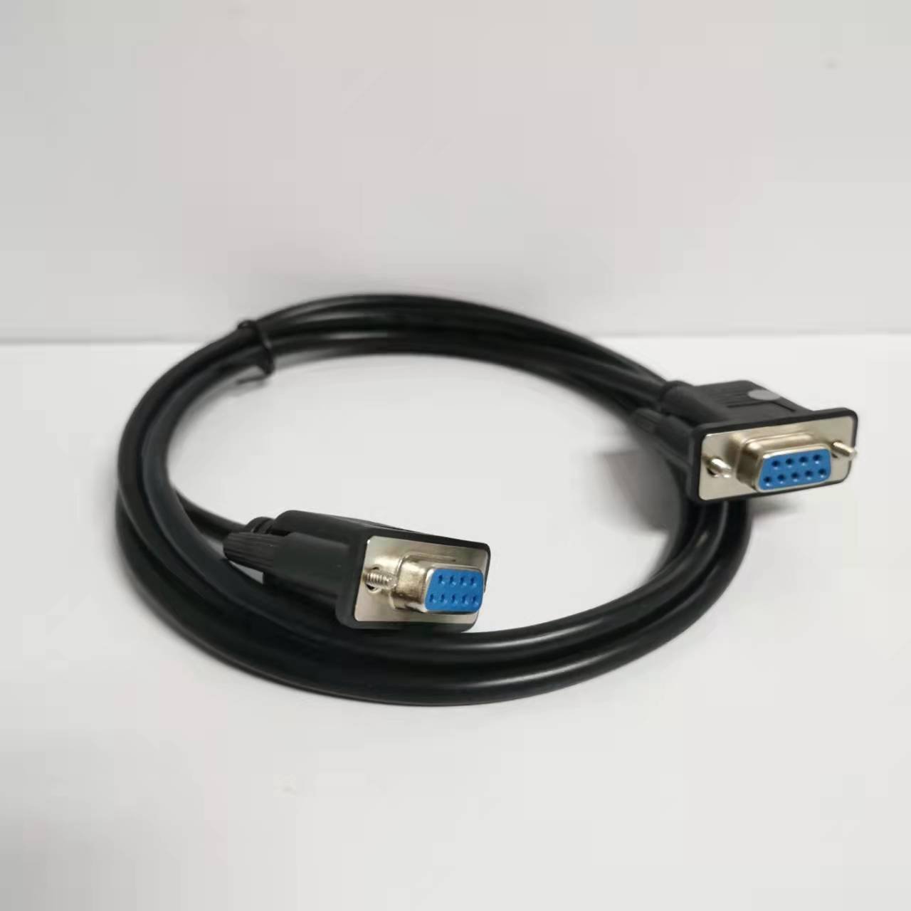 Cable Serial RS232 DB9 Hembra a Hembra Directo (Pin-a-Pin) 1 Metro – Blindado para POS y Automatización